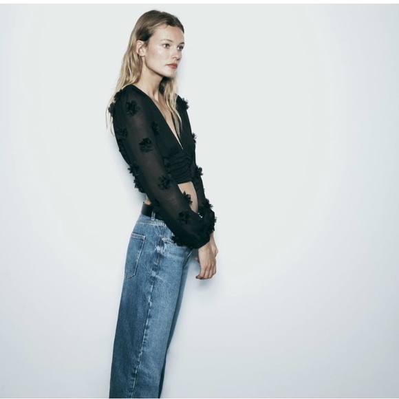 Zara textured floral cropped top. - Picture 2 of 8